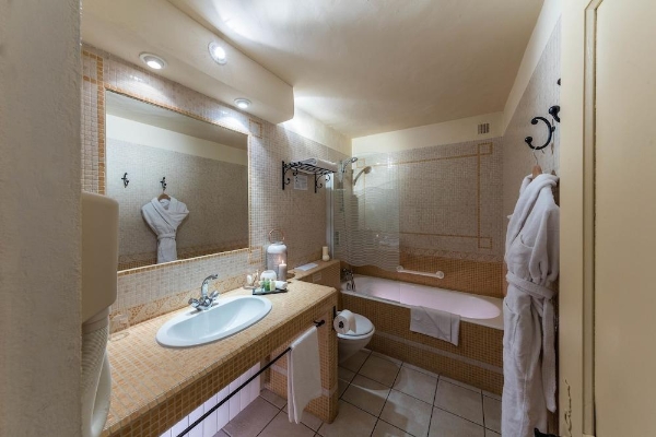 Hotel Garrigae Abbaye de Sainte-Croix